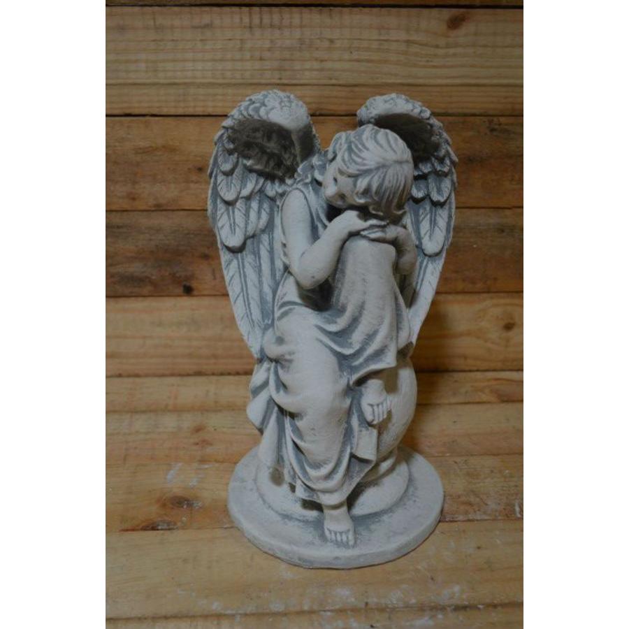 Betonnen beeld rustende engel voor tuin of gedenkplek-2