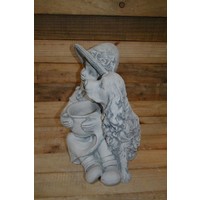 thumb-Betonnen beeld meisje met hond dat bloembakje vasthoudt voor tuin of vensterbank-2