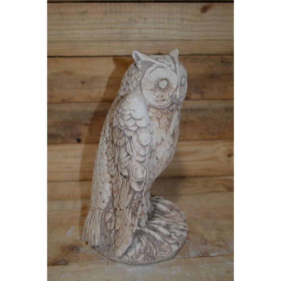 Betonnen beeld oehoe uil op boomstronk voor tuin of balkon-2