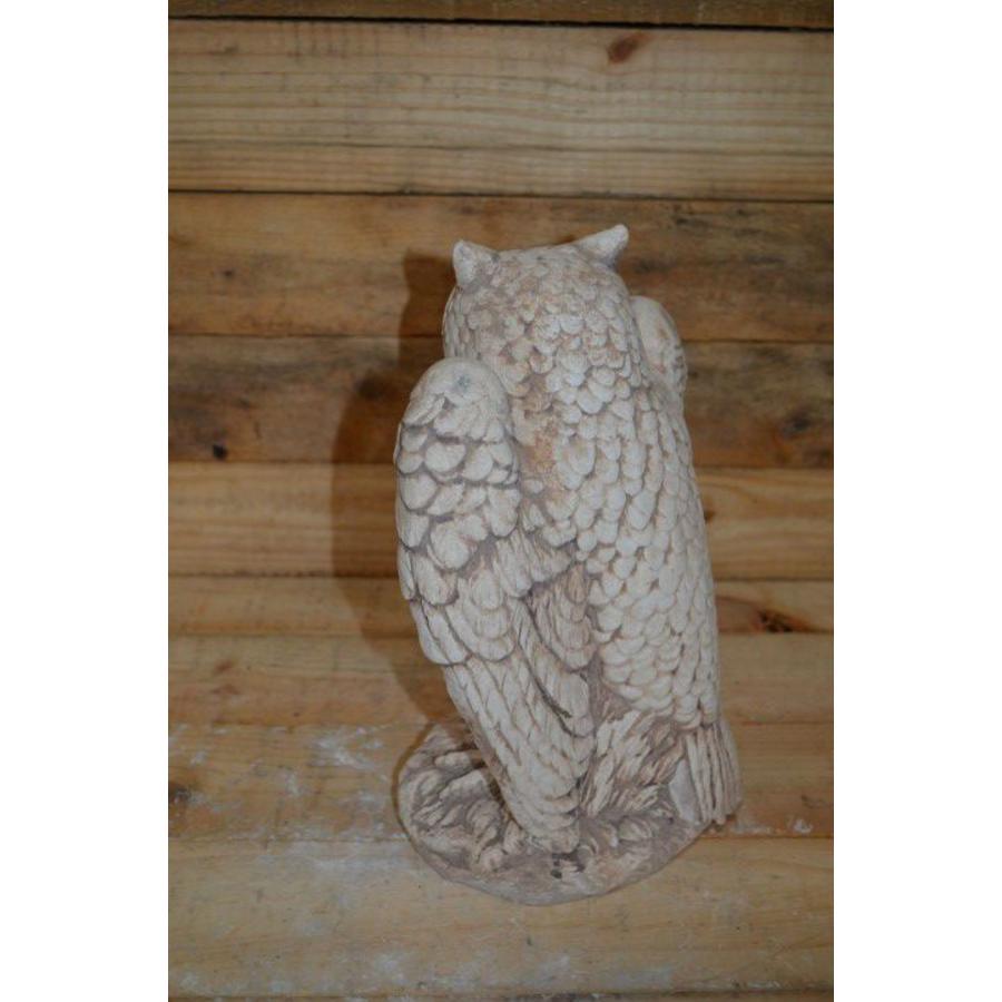 Betonnen beeld oehoe uil op boomstronk voor tuin of balkon-3