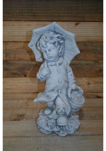 Betonnen beeld jongetje met paraplu 