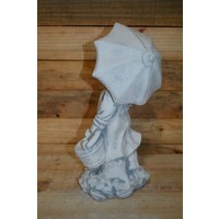 thumb-Betonnen beeld jongetje met paraplu en mandje voor tuin of vensterbank-4
