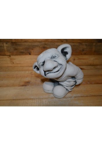 Betonnen beeld trol met blote billen 