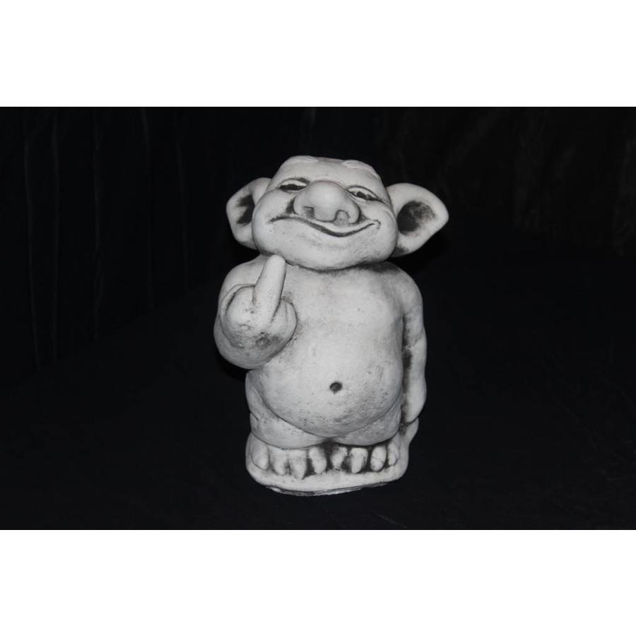 Betonnen trol met middelvinger – Ondeugend beeldje-2