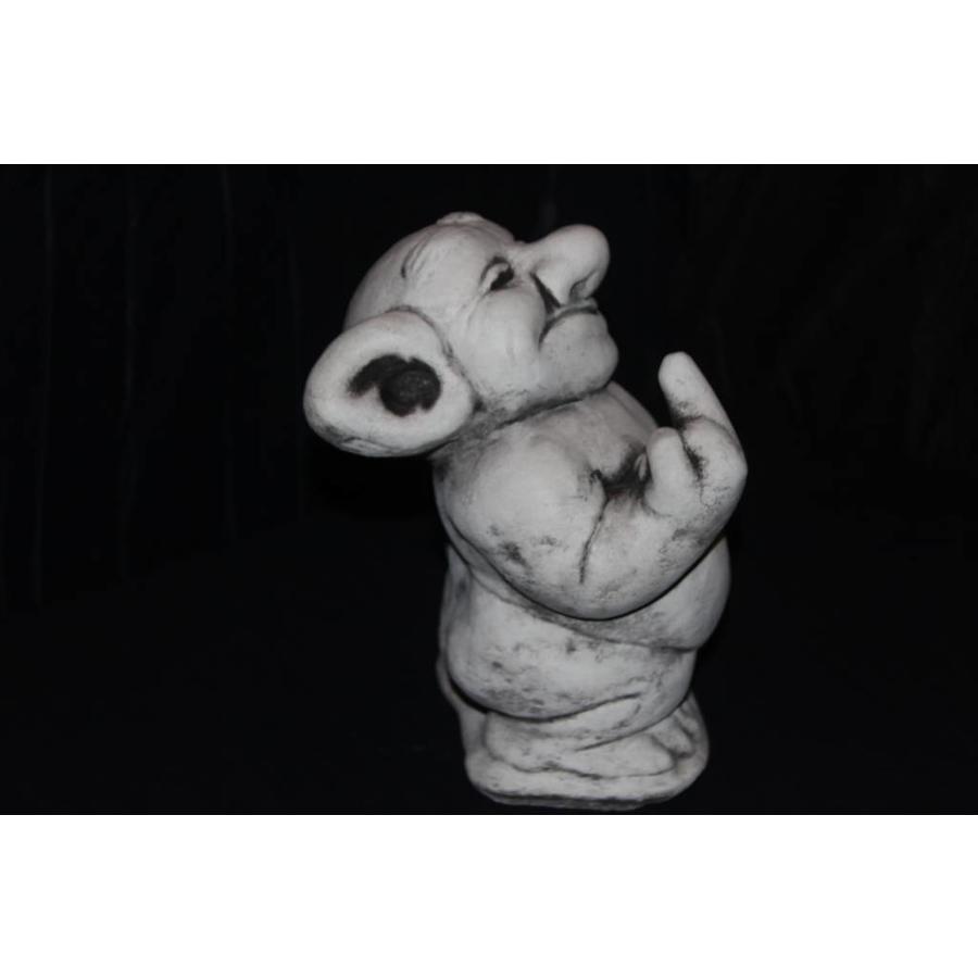 Betonnen trol met middelvinger – Ondeugend beeldje-3