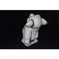 thumb-Betonnen trol met middelvinger – Ondeugend beeldje-4