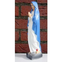 thumb-Polyester Madonna met gevouwen handen – Religieus beeld met heldere kleuren-3