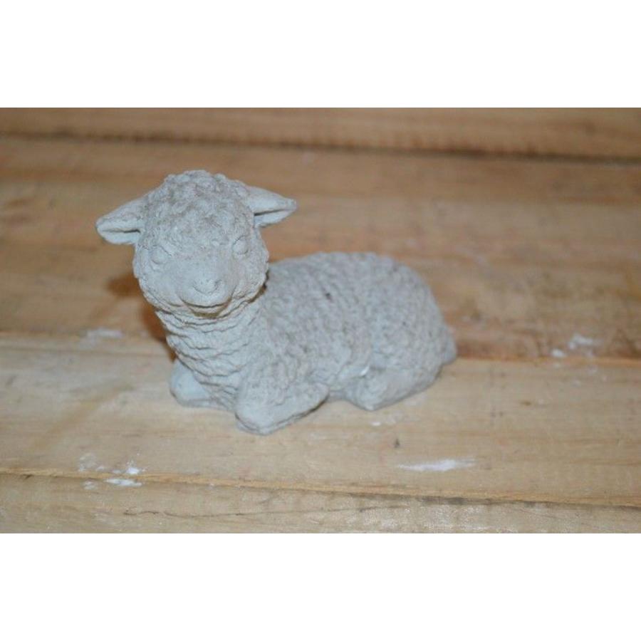 Betonnen beeld lammetje voor tuin of kerststal-1