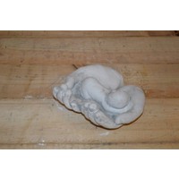 thumb-Betonnen beeld kindje liefdevol gedragen in koesterende handen-4