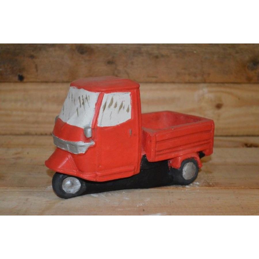 Betonnen tuktuk als decoratie en insecten drinkbakje-4