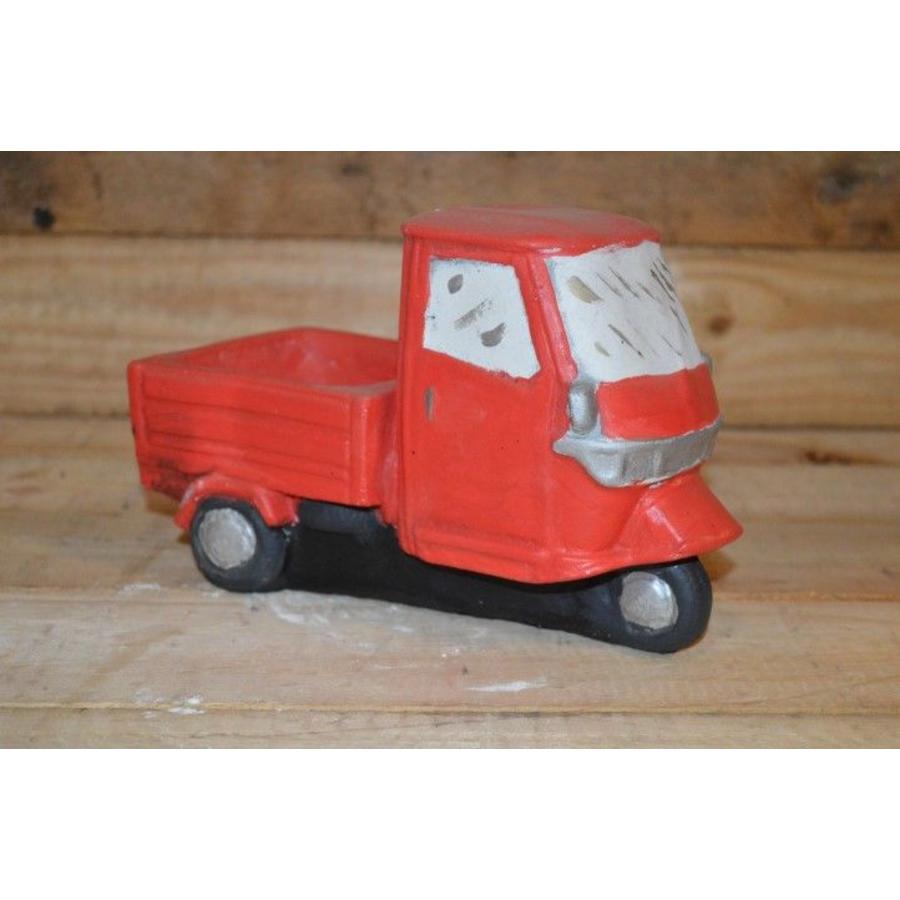 Betonnen tuktuk als decoratie en insecten drinkbakje-5