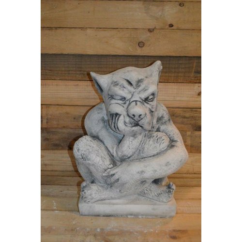 Betonnen waterspuwer gargouille 