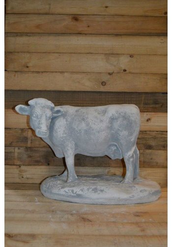 Betonnen beeld koe links 
