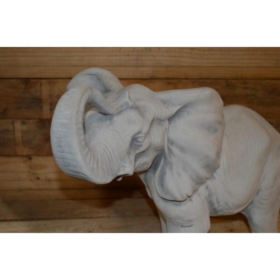 Betonnen beeld olifant – Geluksbrenger met slurf omhoog-6