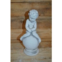 thumb-Betonnen jongetje zittend op bol – Schattig kinderbeeldje voor binnen en buiten-2