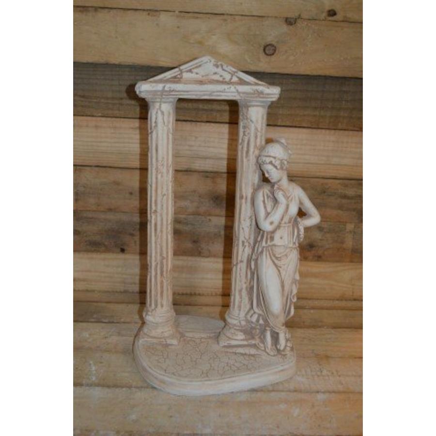 Betonnen vrouw bij tempelpoort – Klassiek decoratief tuinbeeld-4