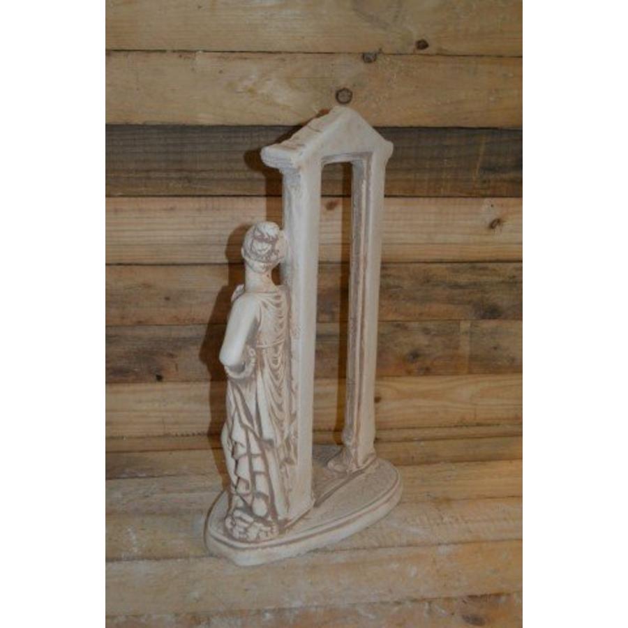 Betonnen vrouw bij tempelpoort – Klassiek decoratief tuinbeeld-6