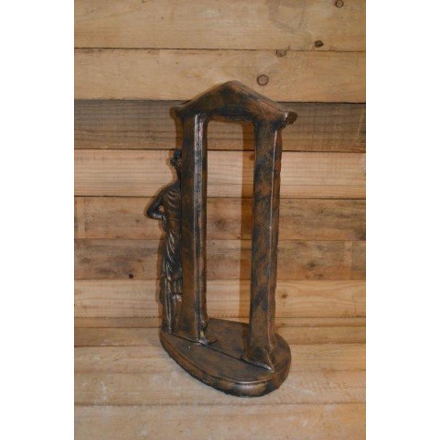 Betonnen vrouw bij tempelpoort – Klassiek decoratief tuinbeeld-8