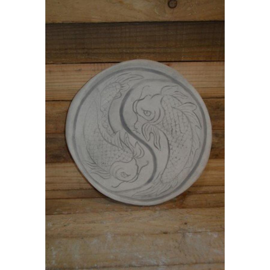 Betonnen stapsteen met Koi karpers – Oosters tuinornament-1