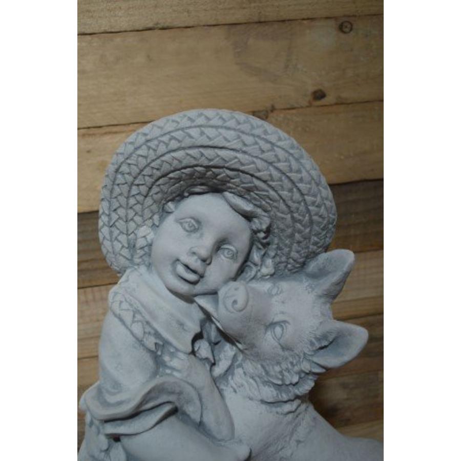 Betonnen meisje met herdershond – Decoratief tuin- en balkonbeeld-2