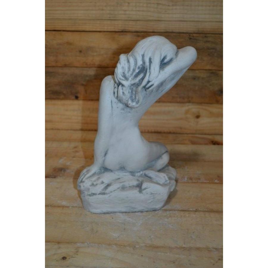 Massief betonnen beeld van een erotisch abstract naakt vrouwelijk figuur-3