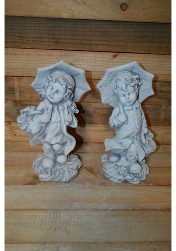 Betonnen beeld jongen en meisje 