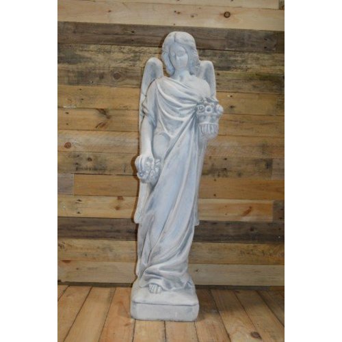 Betonnen beeld staande engel met bloemen 