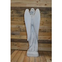 thumb-Betonnen beeld staande engel met bloemen – Tuinbeeld en gedenkornament-4