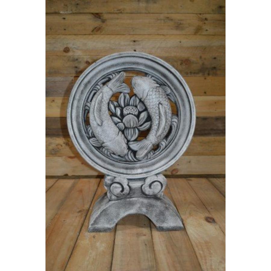Betonnen Koi wiel met zwemmende vissen – Yin yang tuinornament-1