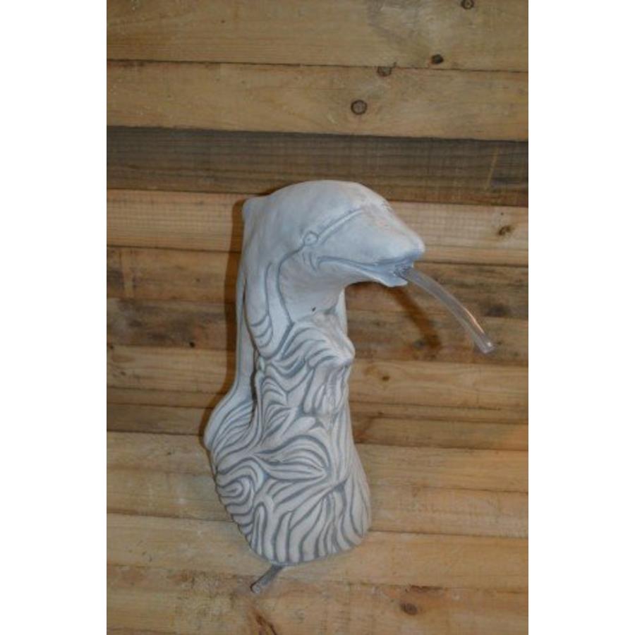 Betonnen beeld dolfijn met waterslang – Waterspuwer voor vijver-2