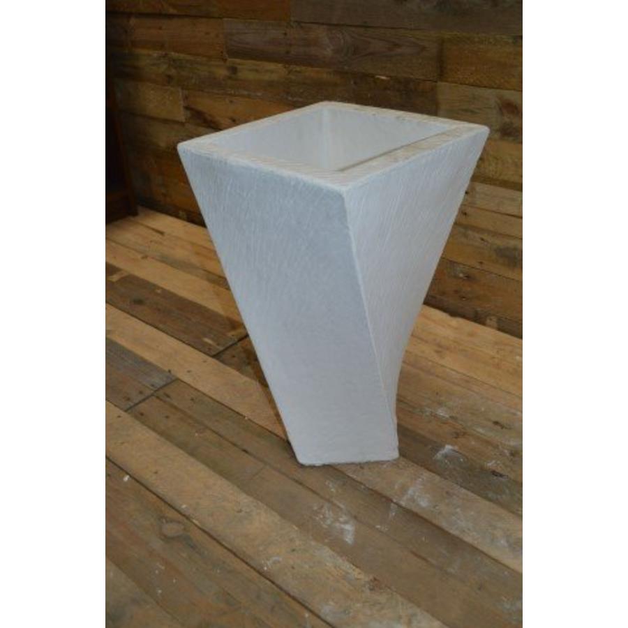 Kleine getordeerde betonnen bloempot modern-1