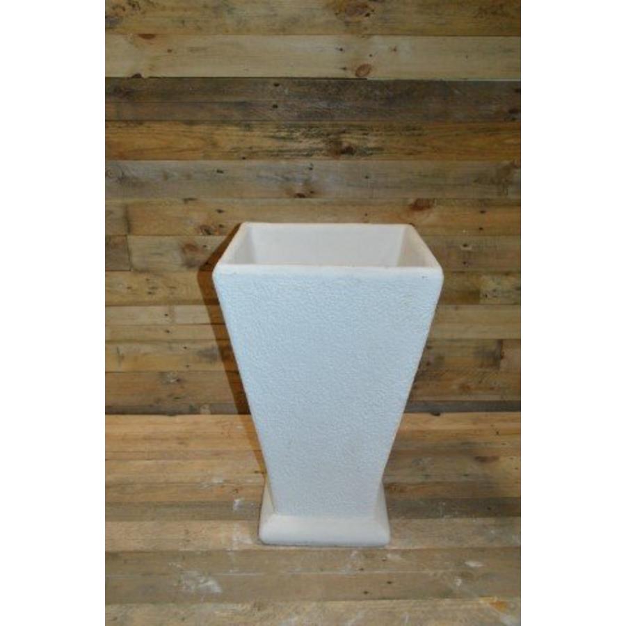 Middelgrote taps toelopende betonnen bloempot vierkant-2