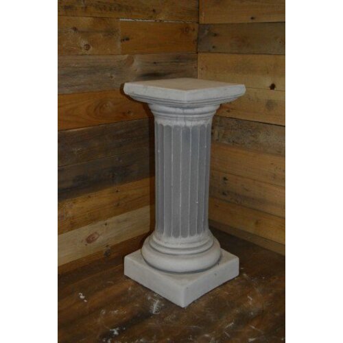 Betonnen pilaar sokkel met ronde zuil 