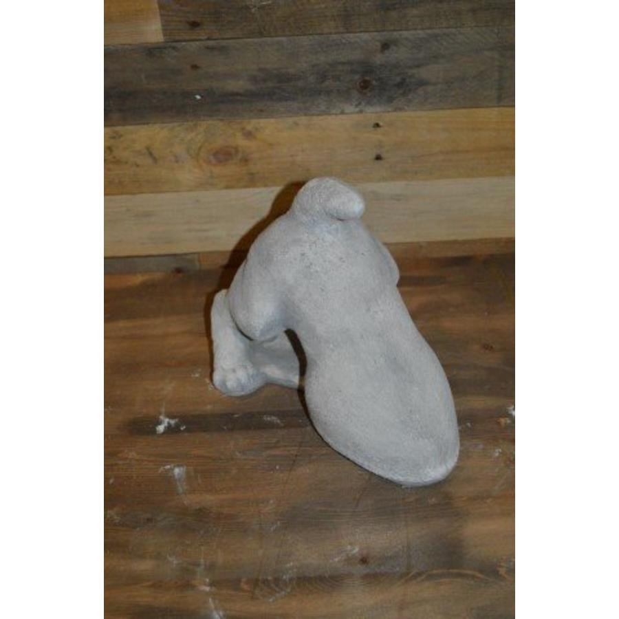 Halve Jack Russel – betonnen tuinbeeld ingegraven hond-1