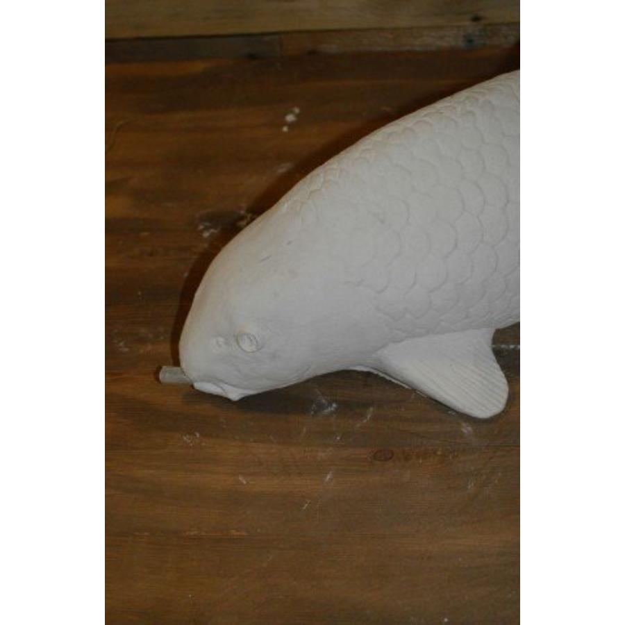 Koi – betonnen brokaatkarper met waterdoorvoer voor vijver-3