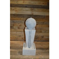 thumb-Modern abstract waterornament met bol op betonnen pilaar-1