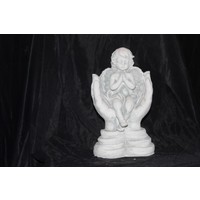 thumb-Betonnen beeld van engeltje in twee handen – Klein, sfeervol en decoratief-1