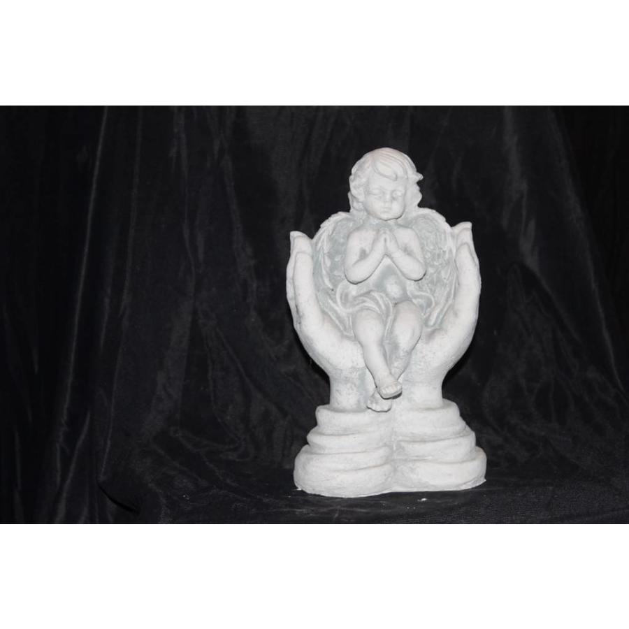 Betonnen beeld van engeltje in twee handen – Klein, sfeervol en decoratief-1