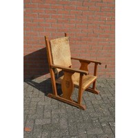 thumb-Massieve eiken armstoel met biezen en houtsnijwerk-1