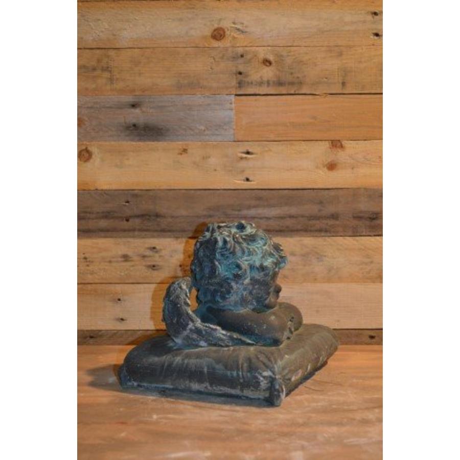 Decoratief betonnen beeldje vermoeide engel op kussen-2