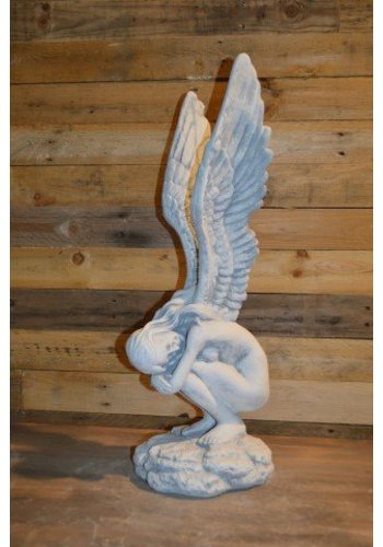 Betonnen beeld engel vleugels omhoog 