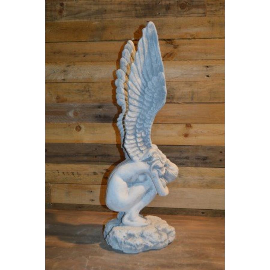 Engel met omhoog geheven vleugels – betonnen tuinbeeld-3