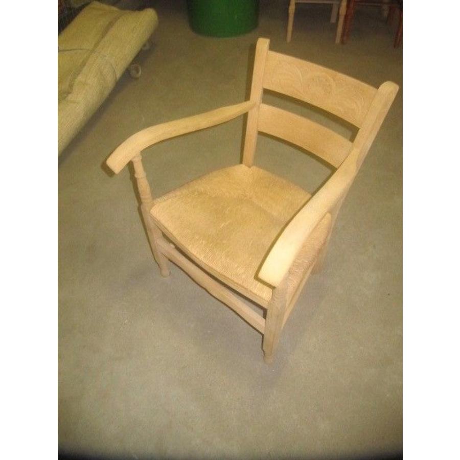 Massief eiken armstoel met biezen mat – comfortabel en stijlvol-1