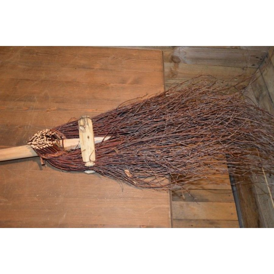 Landelijke straatbezem van berkentwijgen – houten steel-5