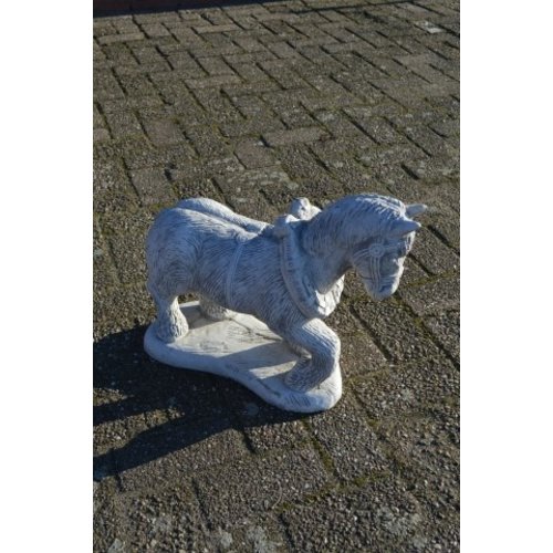 Betonnen beeld Belgisch trekpaard 