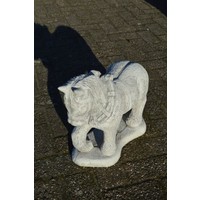 thumb-Sterk Belgisch trekpaard van beton – Brabants trekpaard als tuindecoratie-4