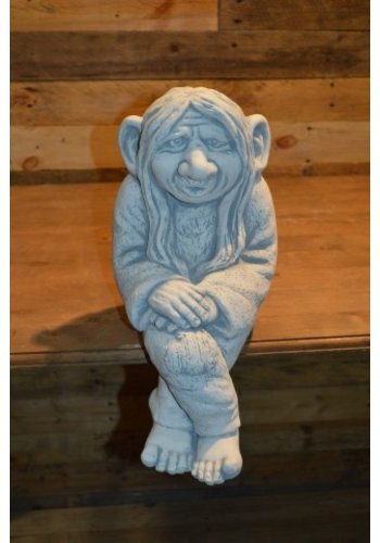 Betonnen trol met lang haar 