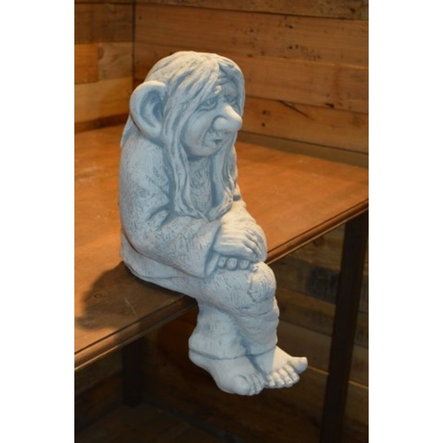 Betonnen trol met lang haar – grappig tuinbeeld voor binnen en buiten-2