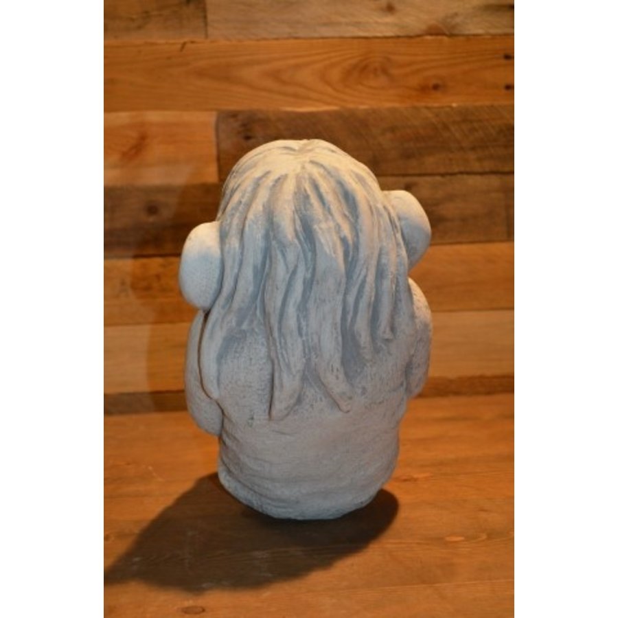 Betonnen trol met lang haar – grappig tuinbeeld voor binnen en buiten-3