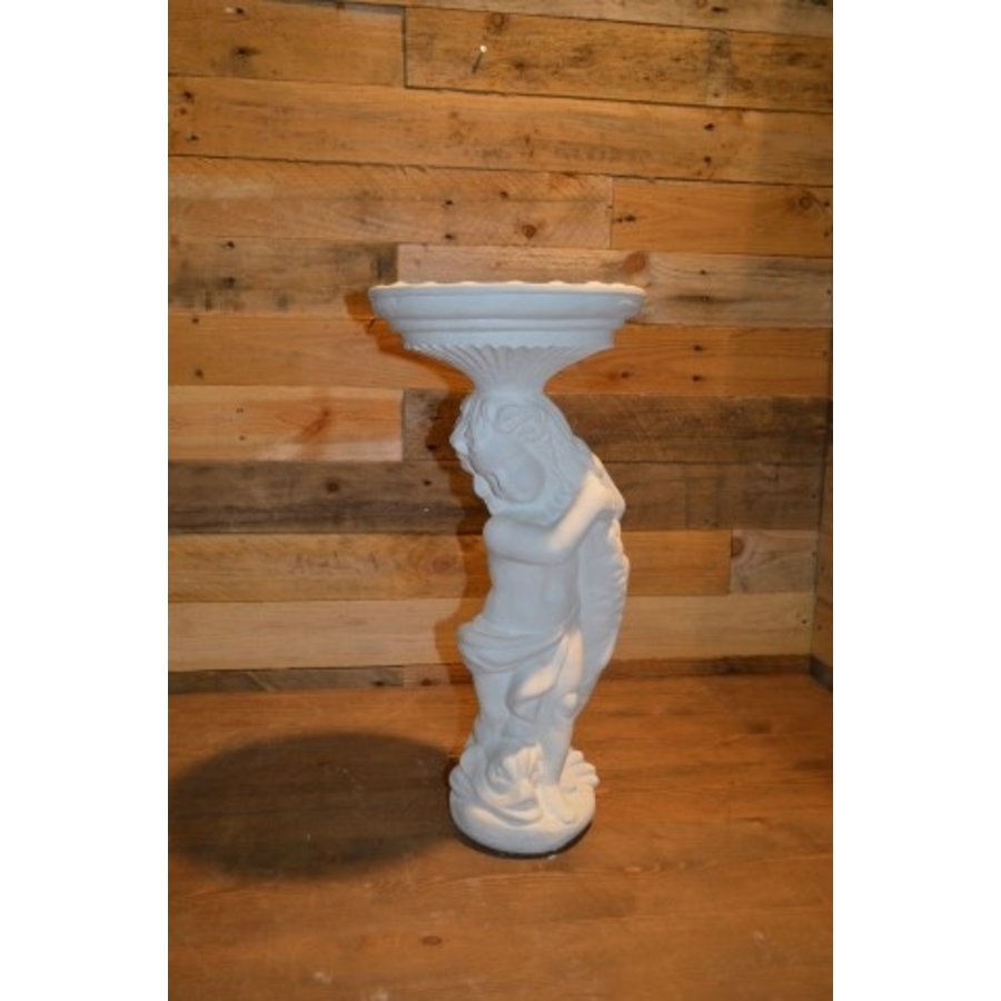 Betonnen jongen met schaal – multifunctioneel tuinbeeld voor binnen en buiten-1